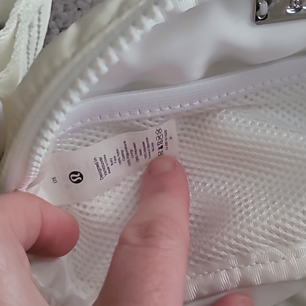 Lululemon Everywhere Belt Bag - White Opal - Excellent condition - Picture 6 of 7